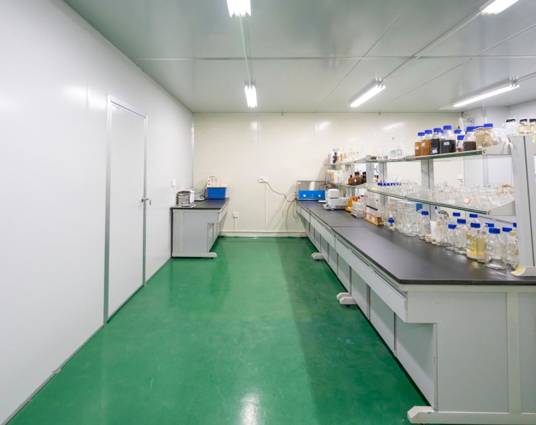 Healthcare and pharmaceutical
				epoxy flooring